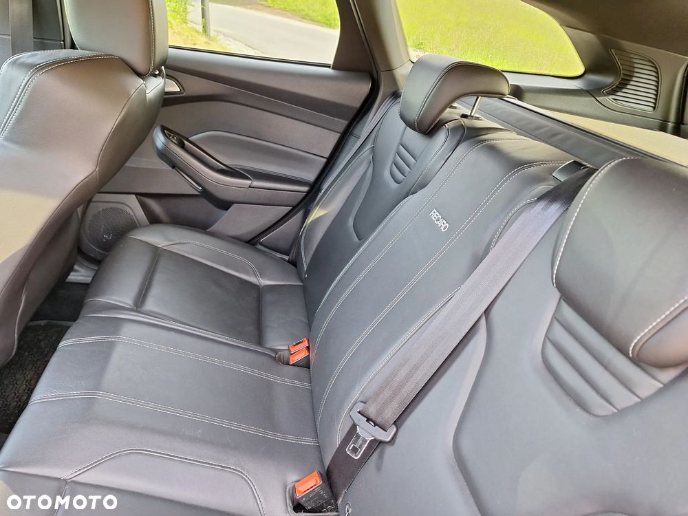 Ford Focus 2.0 EcoBoost ST mit Leder-Sport-Paket - 23