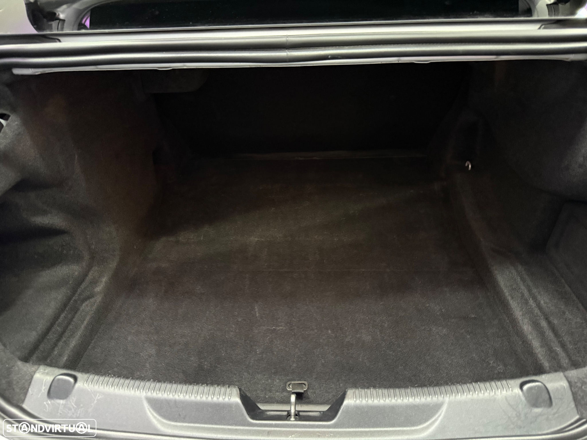 Jaguar XE 2.0 D R-Sport Aut. - 28