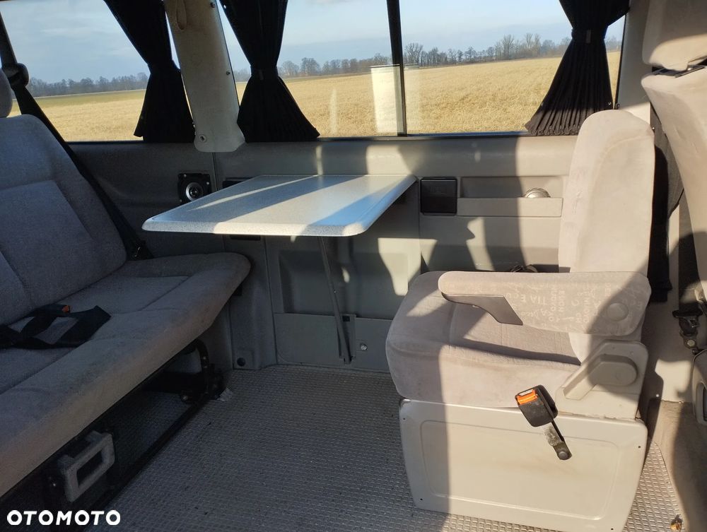 Volkswagen Multivan - 13