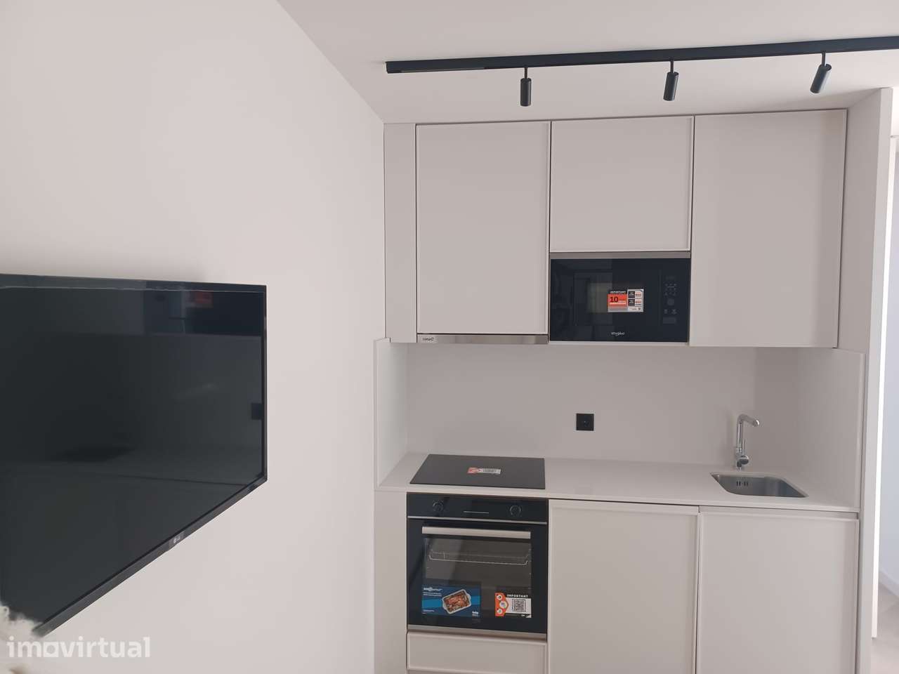 Apartamento T1 Mobilado e Equipado, com varanda | Sé, Braga - Grande imagem: 2/44