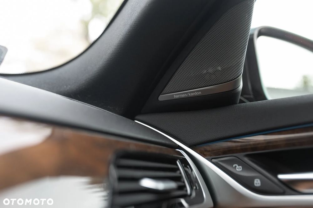 BMW Seria 5 M550i xDrive sport - 27