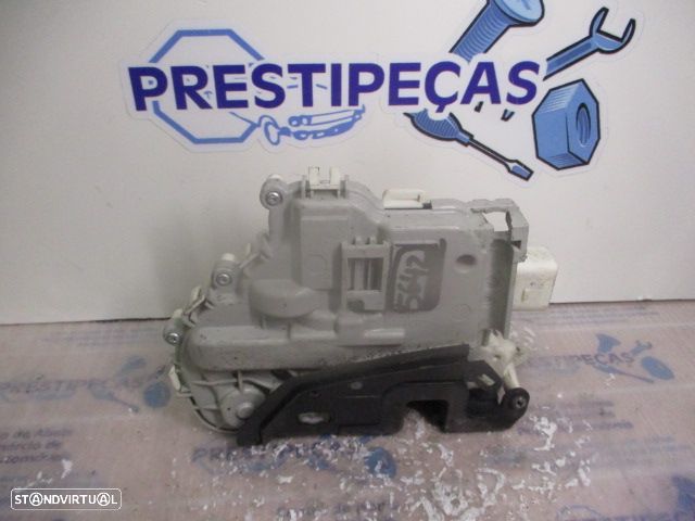 Fecho 8X1837015 AUDI A1 SPORTBACK 8X FASE 1 2013 1.6TDI 105CV 5P PRETO FE 7 PINOS - 2