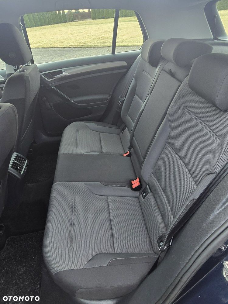 Volkswagen Golf - 22