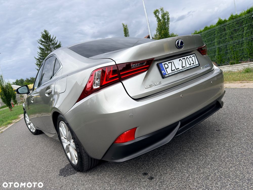 Lexus IS 300h F Sport - 9
