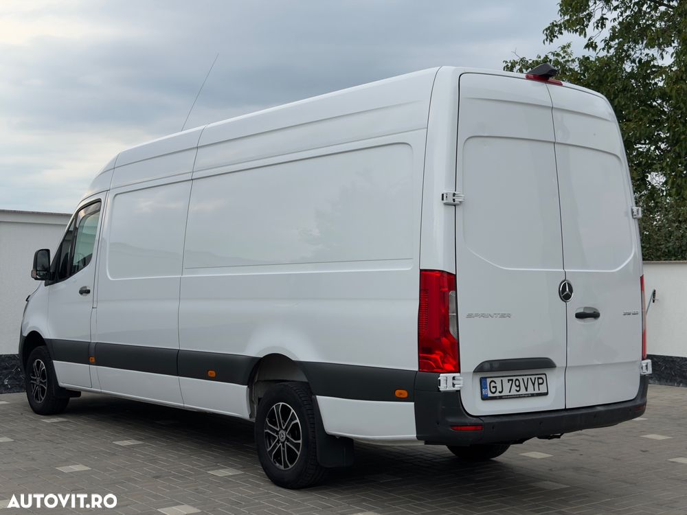 Mercedes-Benz Sprinter - 4