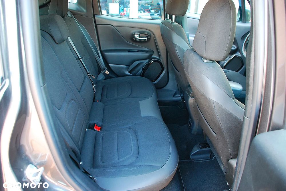 Jeep Renegade 1.4 MultiAir Limited - 28