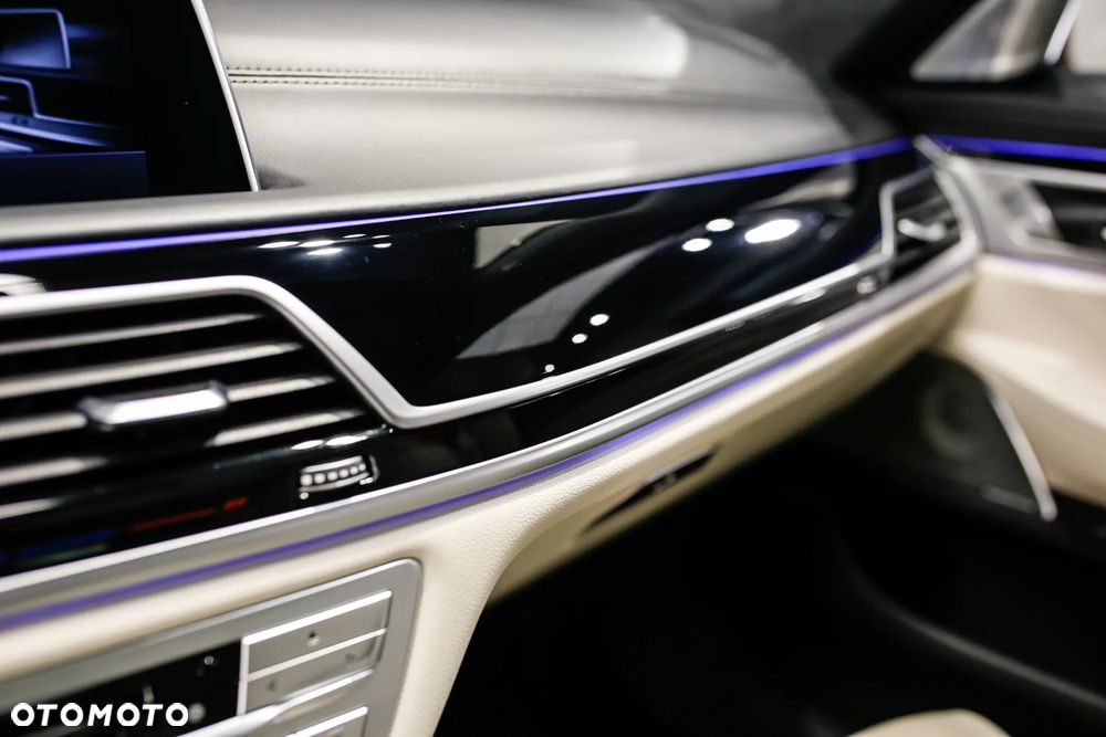 BMW Seria 7 750d xDrive sport - 23