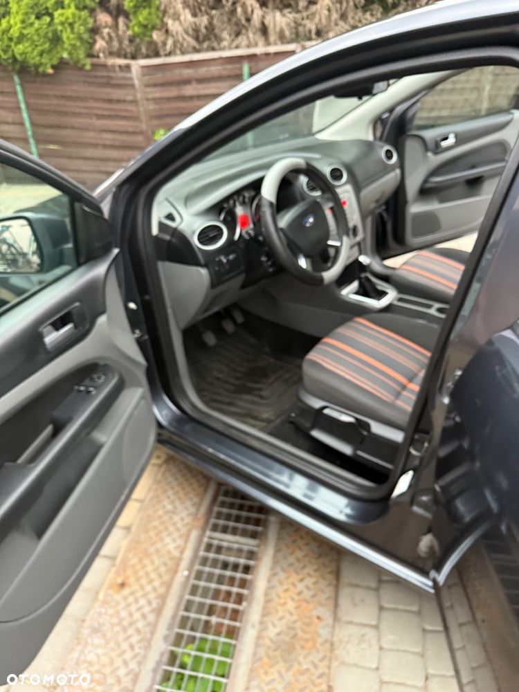 Ford Focus 1.8 Trend - 10