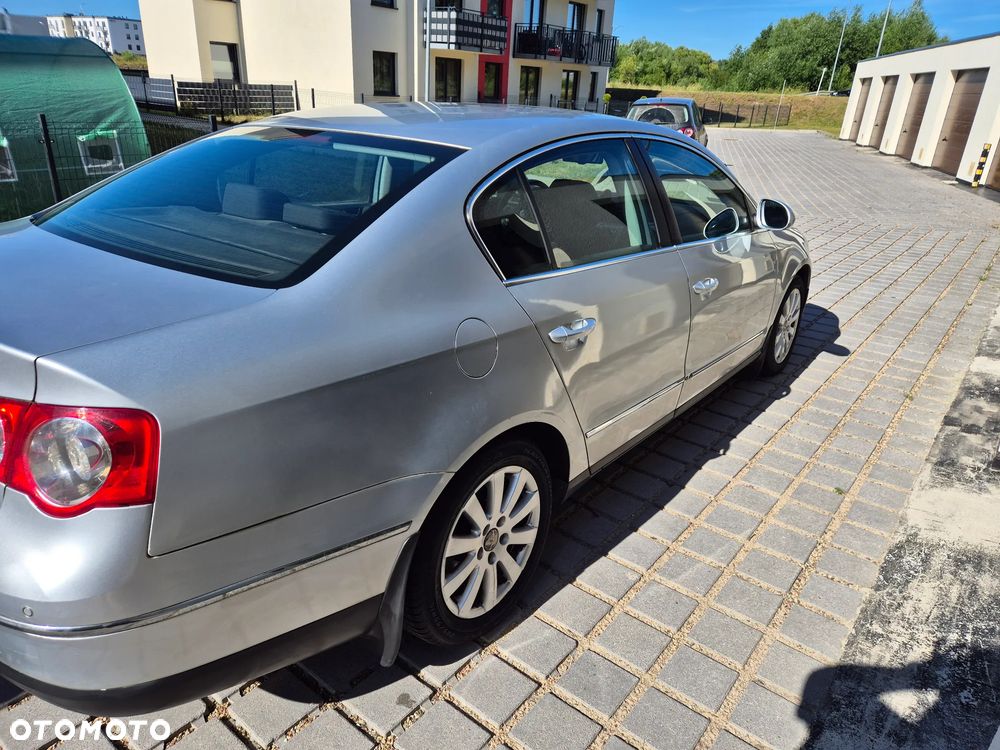 Volkswagen Passat - 4