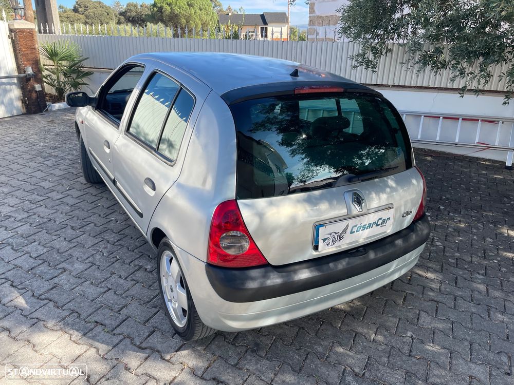 Renault Clio 1.2 16V Privilège - 9