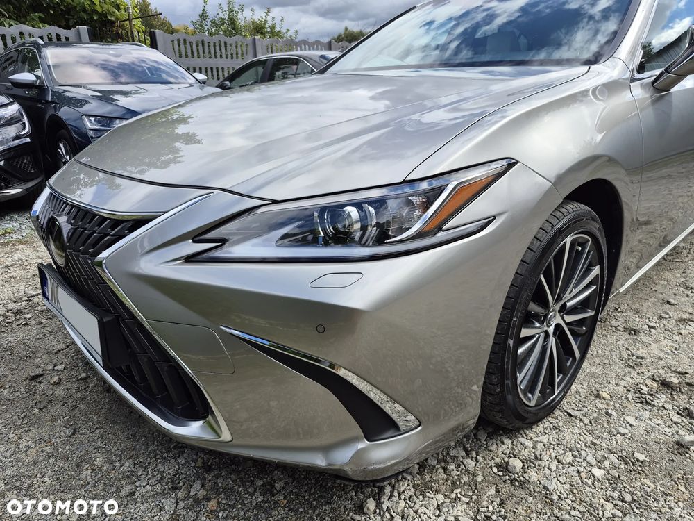 Lexus ES 300h Business Edition - 23