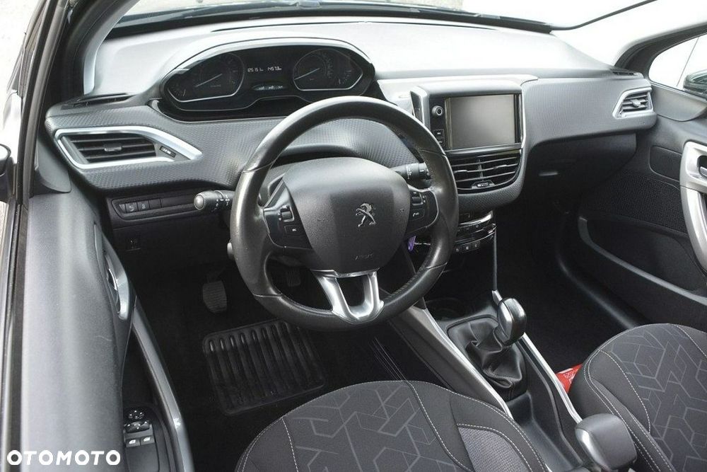 Peugeot 2008 1.2 Pure Tech Style EU6 - 17