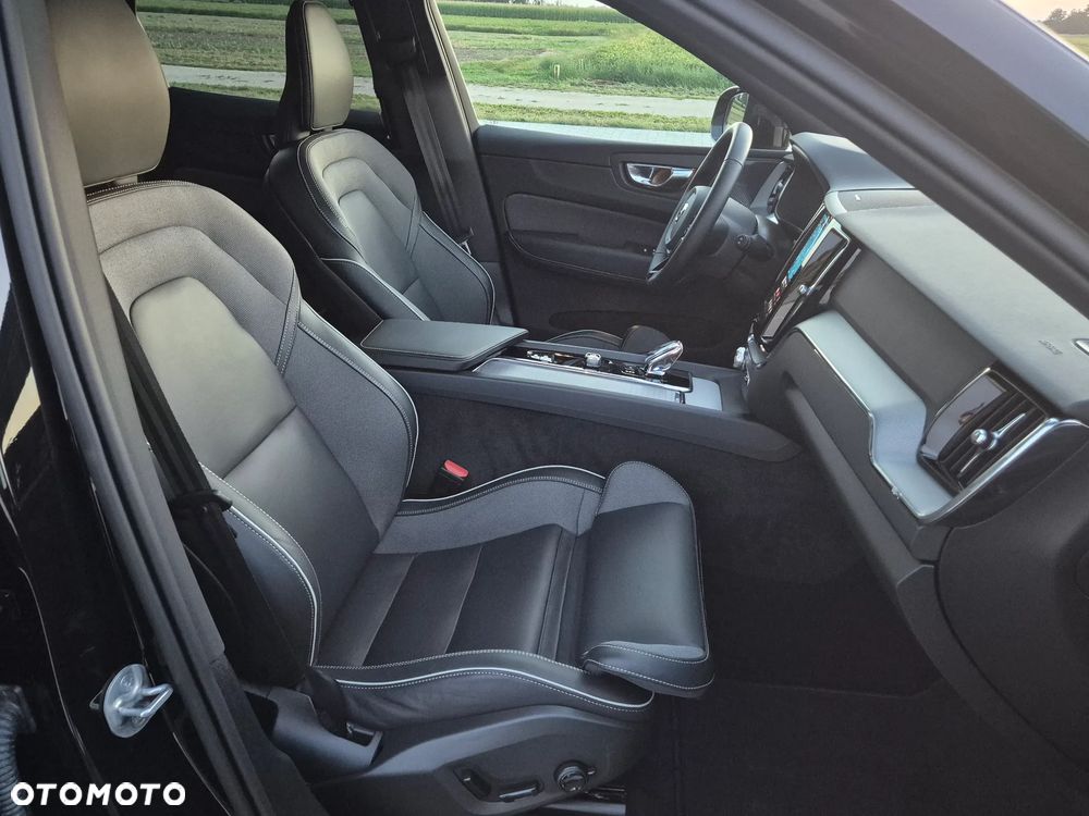 Volvo XC 60 B5 B AWD Ultimate Dark - 21