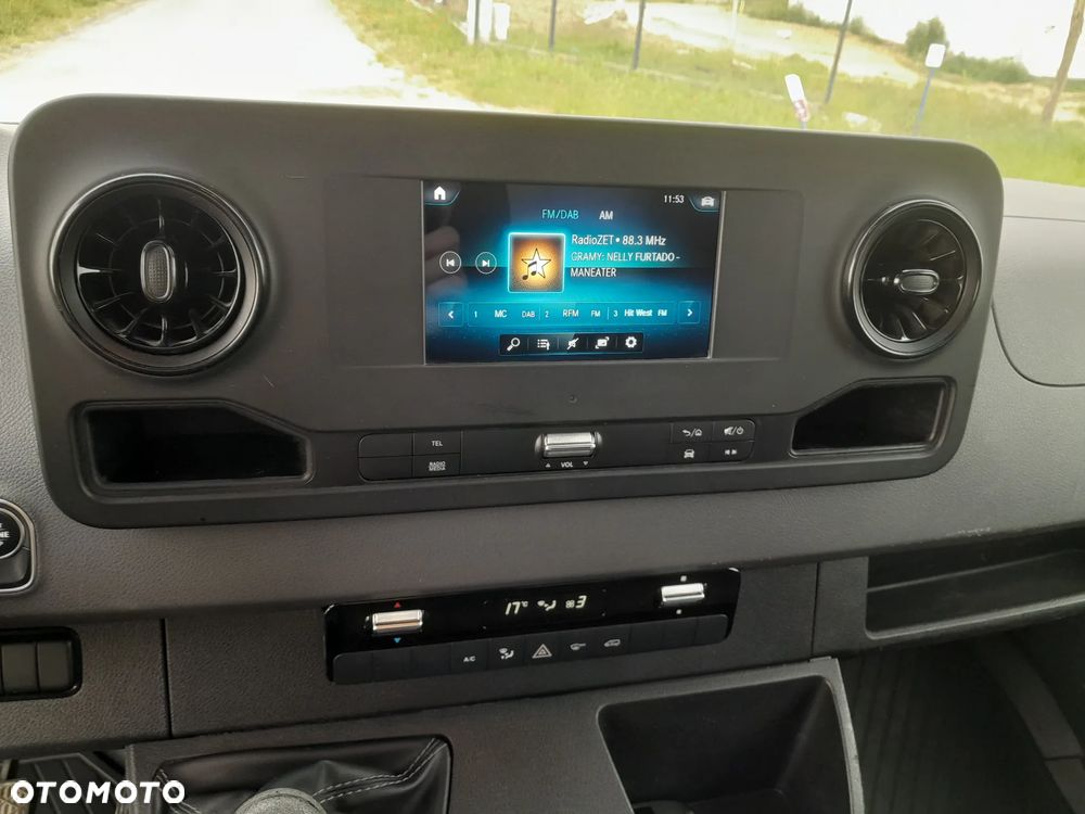 Mercedes-Benz Sprinter - 11