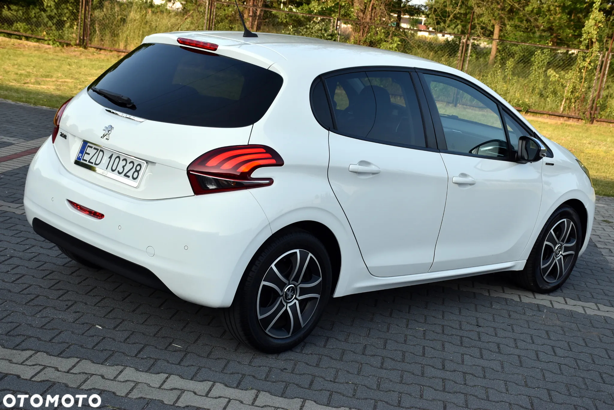 Peugeot 208 - 15