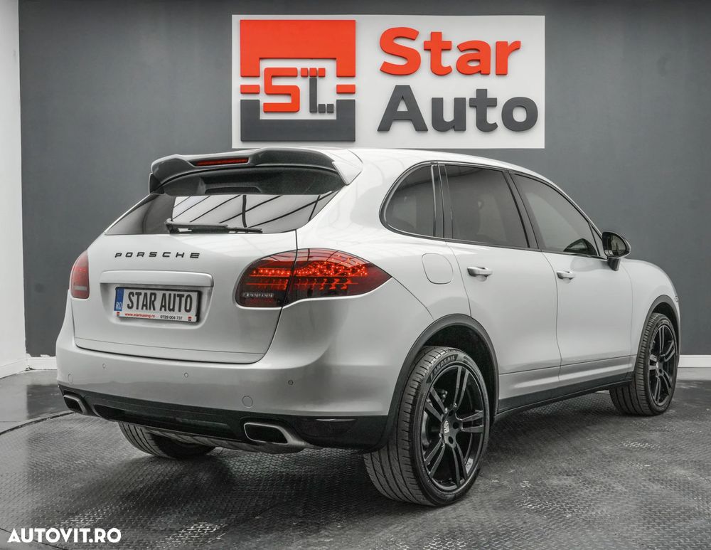 Porsche Cayenne 3.0 L V6 - 6