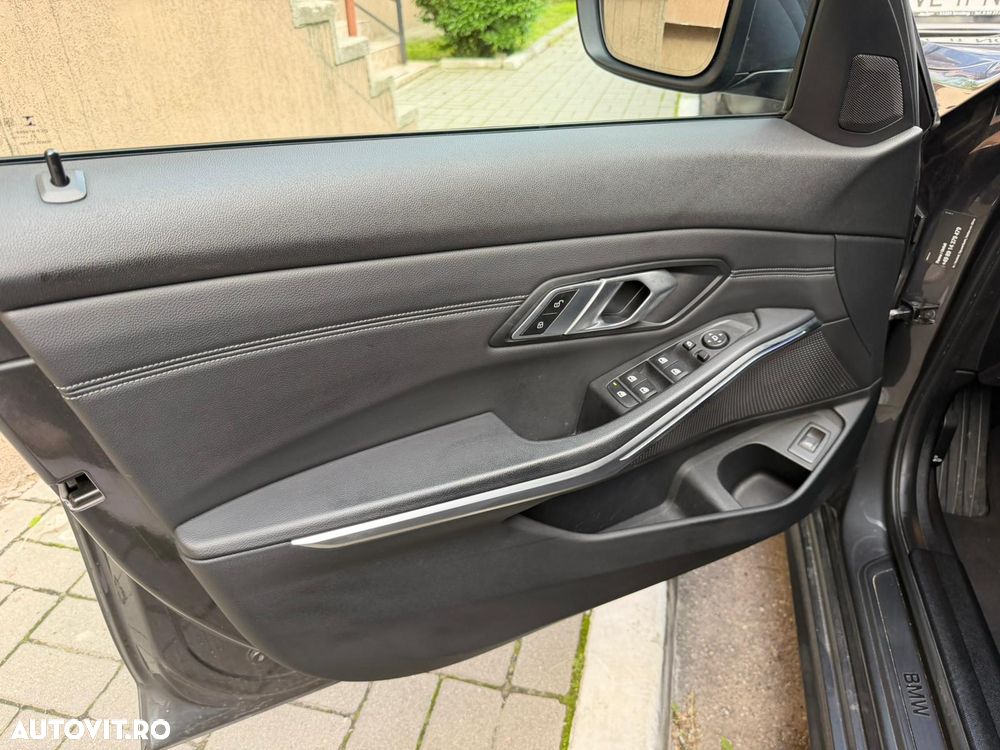 BMW Seria 3 320d Aut. Advantage - 30