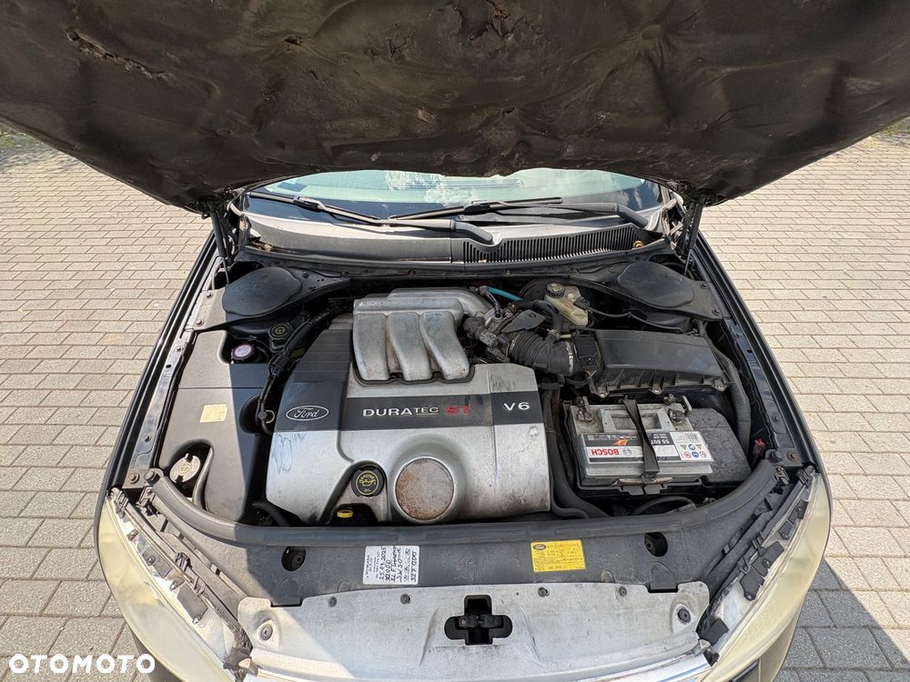 Ford Mondeo V6 ST 220 - 31