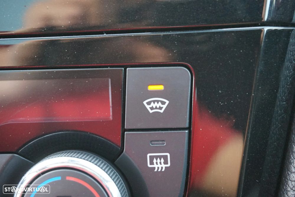 Nissan Qashqai 1.6 dCi Xtronic N-Connecta - 32