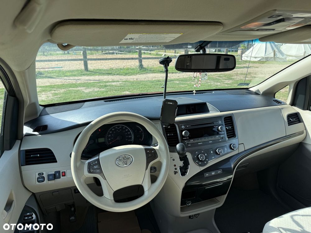 Toyota Sienna 3.5 V6 - 24