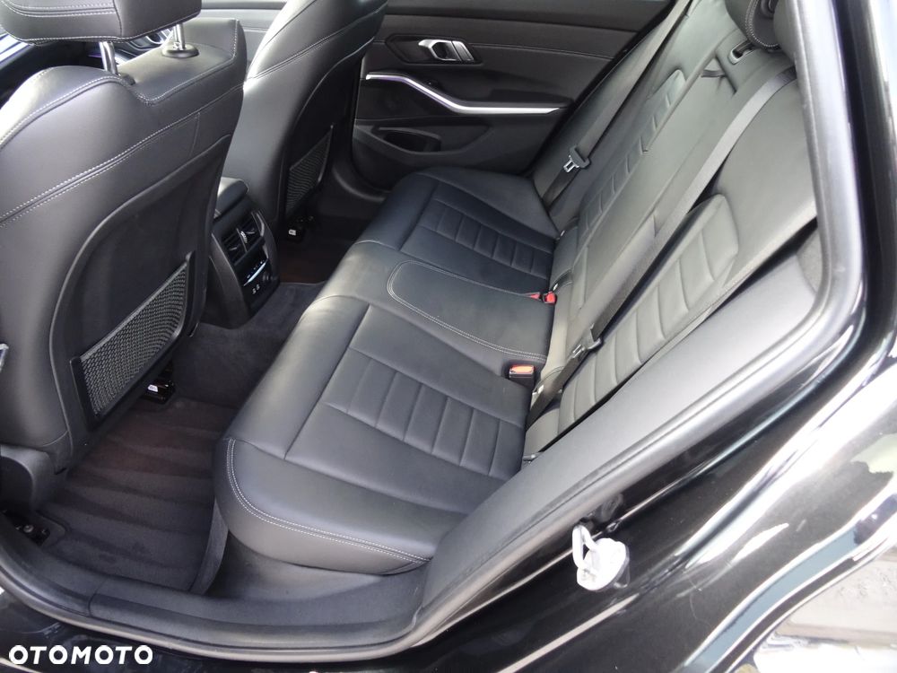 BMW Seria 3 320d M Sport Shadow sport - 17
