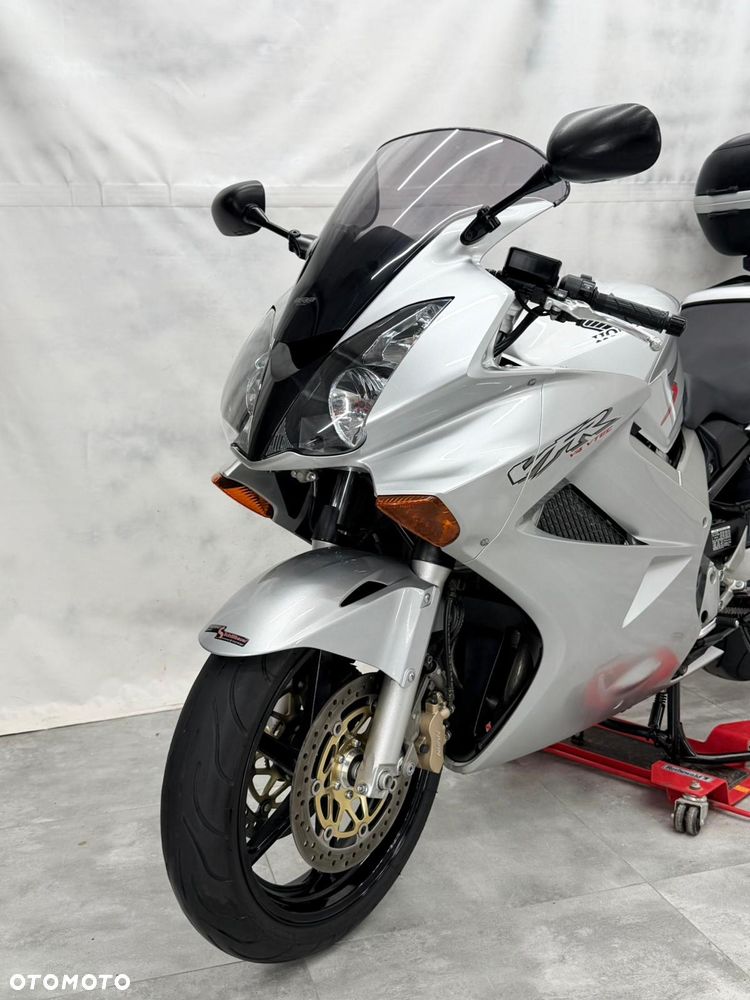 Honda VFR - 3