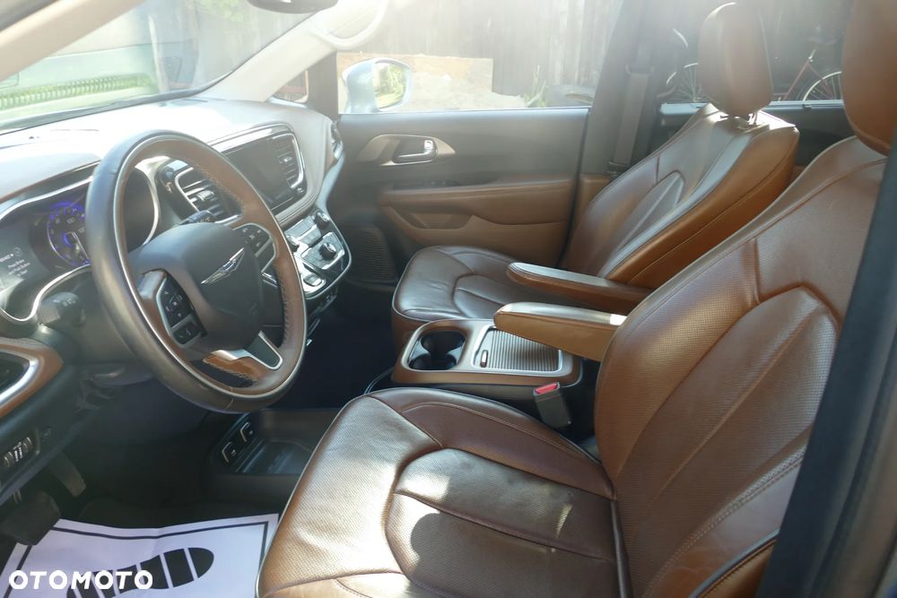 Chrysler Pacifica - 32
