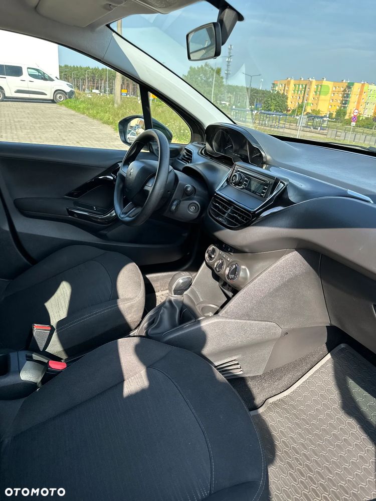 Peugeot 208 - 11