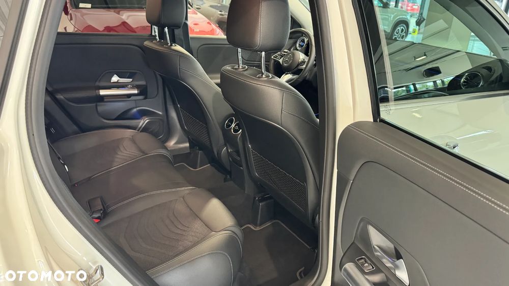 Mercedes-Benz GLA 200 mHEV 7G-DCT - 32