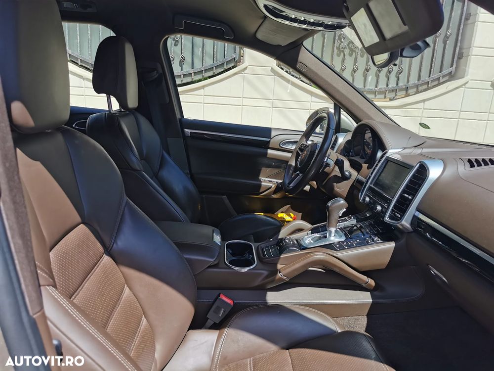 Porsche Cayenne 4.2 L S - 12