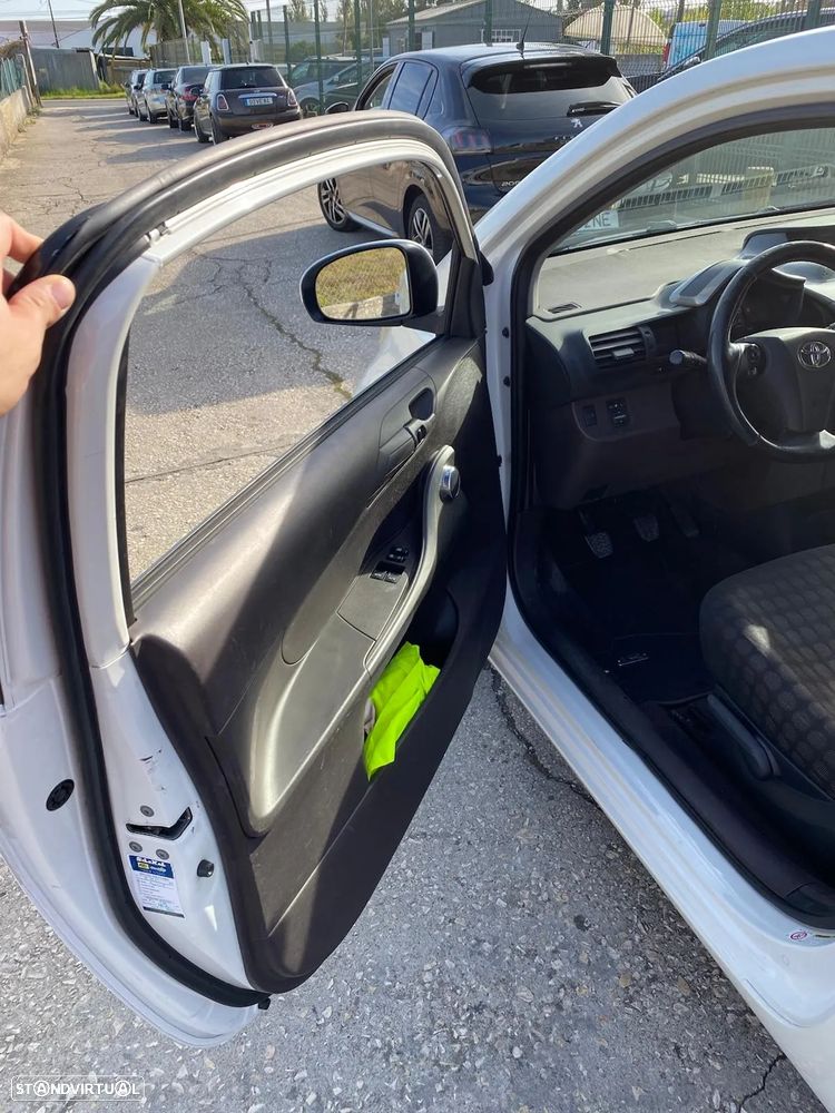 Toyota iQ 1.4 D-4D - 6