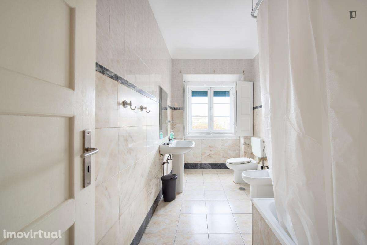 Quarto - localizado em Penha de França Lisbon - Grande imagem: 2/39