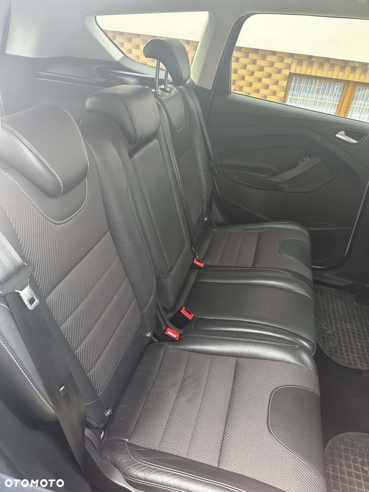 Ford Kuga - 12