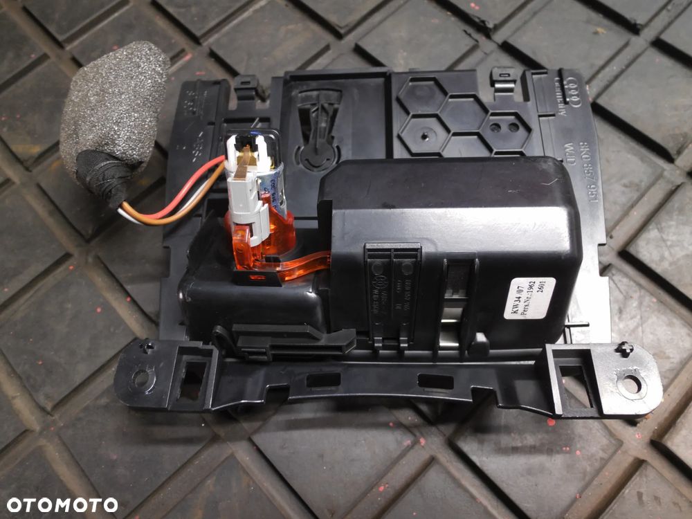 AUDI A4 A5 POPIELNICZKA SCHOWEK 8K0857951 - 2