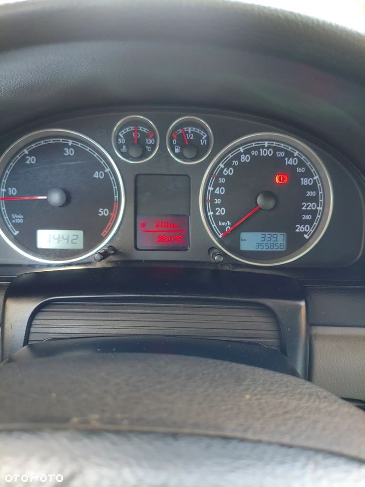 Volkswagen Passat - 11