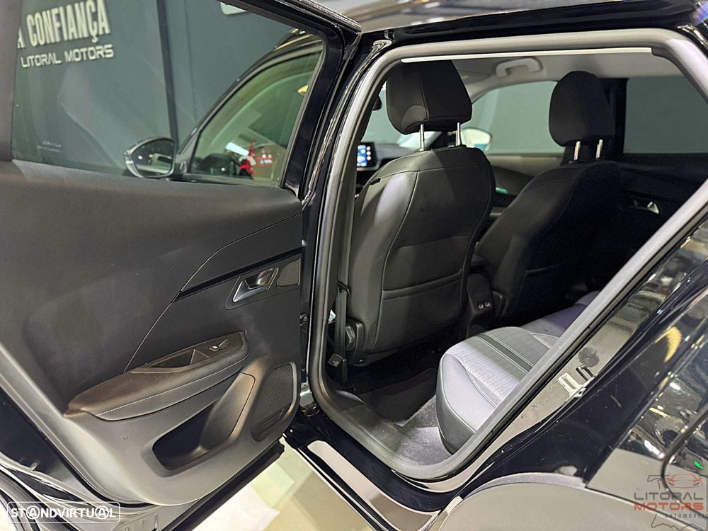 Peugeot 2008 1.2 PureTech Allure EAT8 - 12