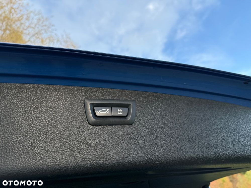 BMW Seria 3 330i xDrive M Sport Shadow - 19