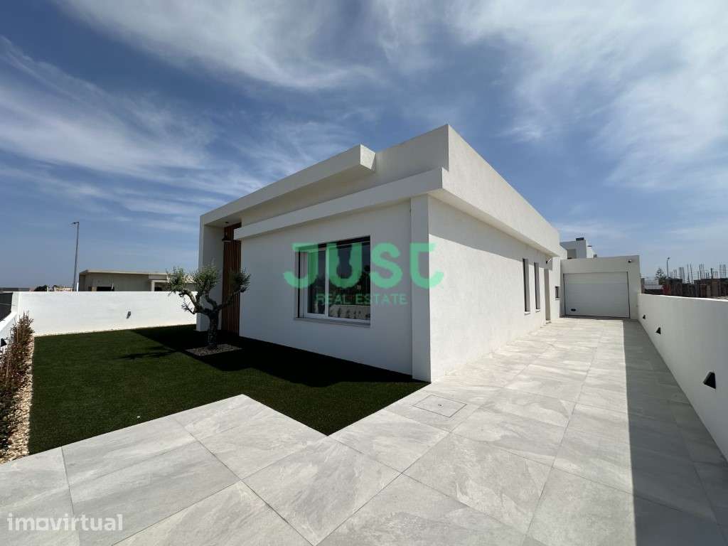 Moradia. térrea, isolada, T3 com 2 suítes, piscina e garagem em Aze... - Grande imagem: 2/32