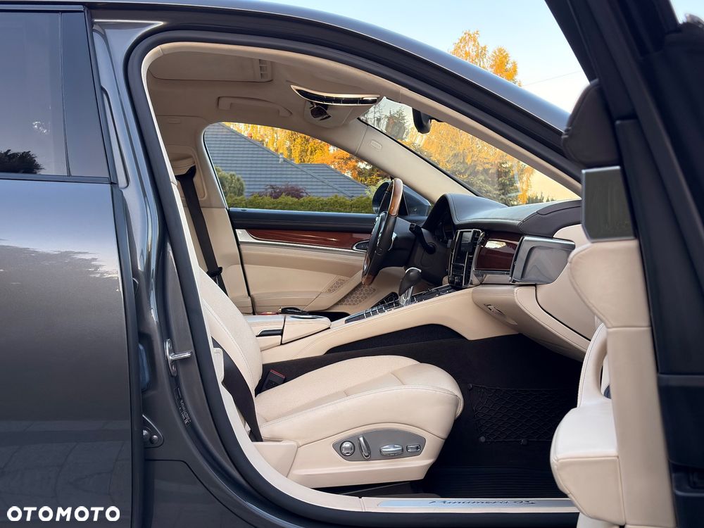 Porsche Panamera 4S Executive - 22