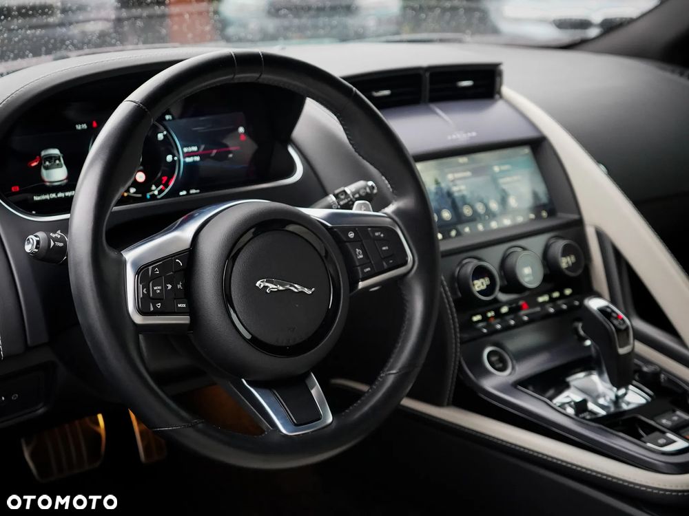 Jaguar F-Type P300 R-Dynamic - 17