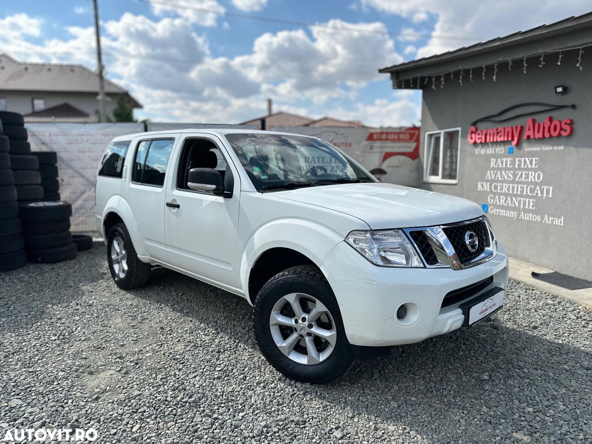 Nissan Pathfinder - 1