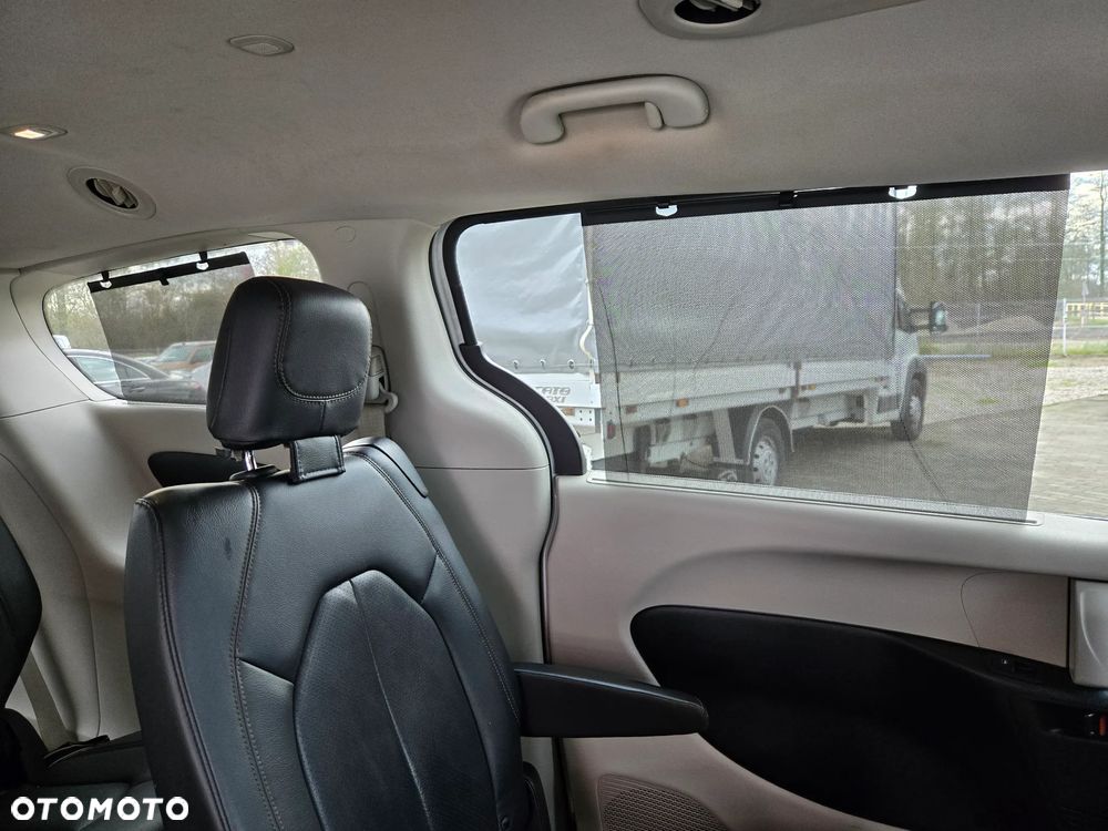 Chrysler Pacifica - 22