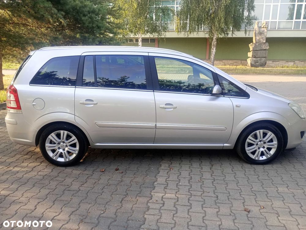 Opel Zafira 2.2 Navi - 12