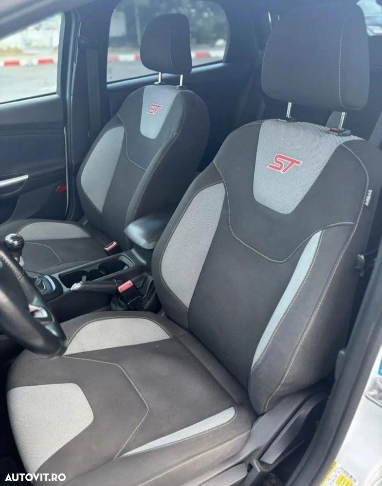 Ford Focus 2.0 Ecoboost ST - 16