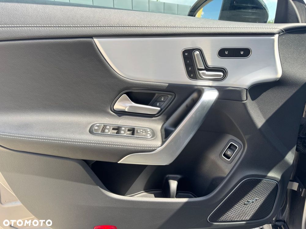 Mercedes-Benz CLA - 12