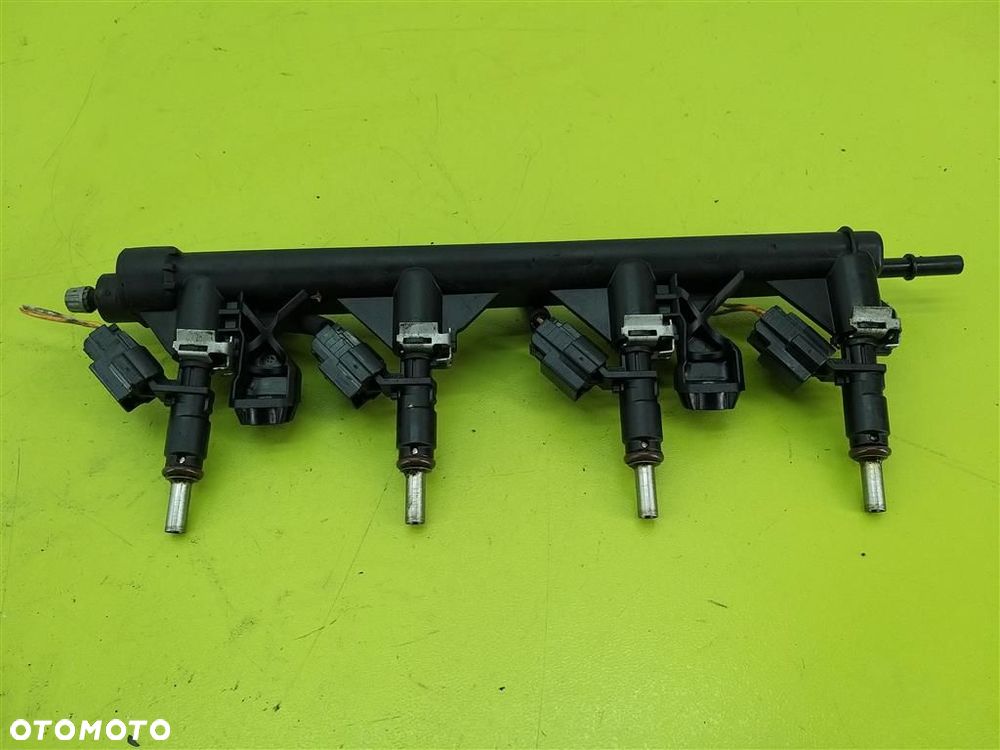 Listwa wtryskiwaczy Peugeot 308 307 207 2006–2012 1.4 B - 1