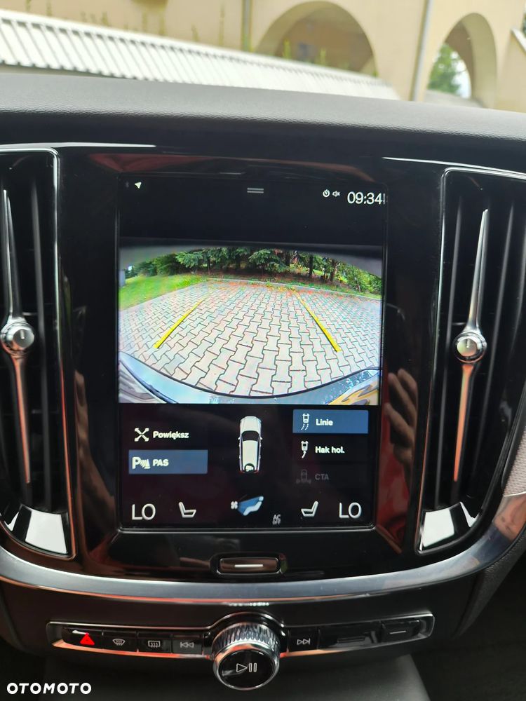 Volvo V60 T8 AWD Plug-In Hybrid R-Design - 23