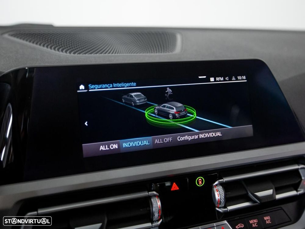 BMW 330 e Touring Corporate Edition Auto - 27