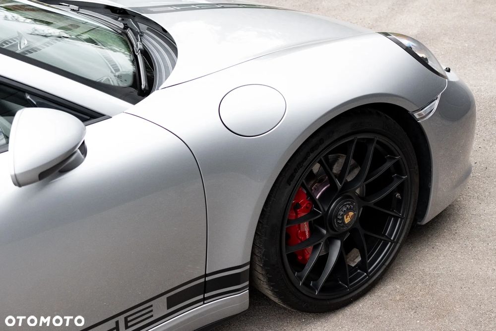 Porsche 911 Carrera GTS PDK - 18