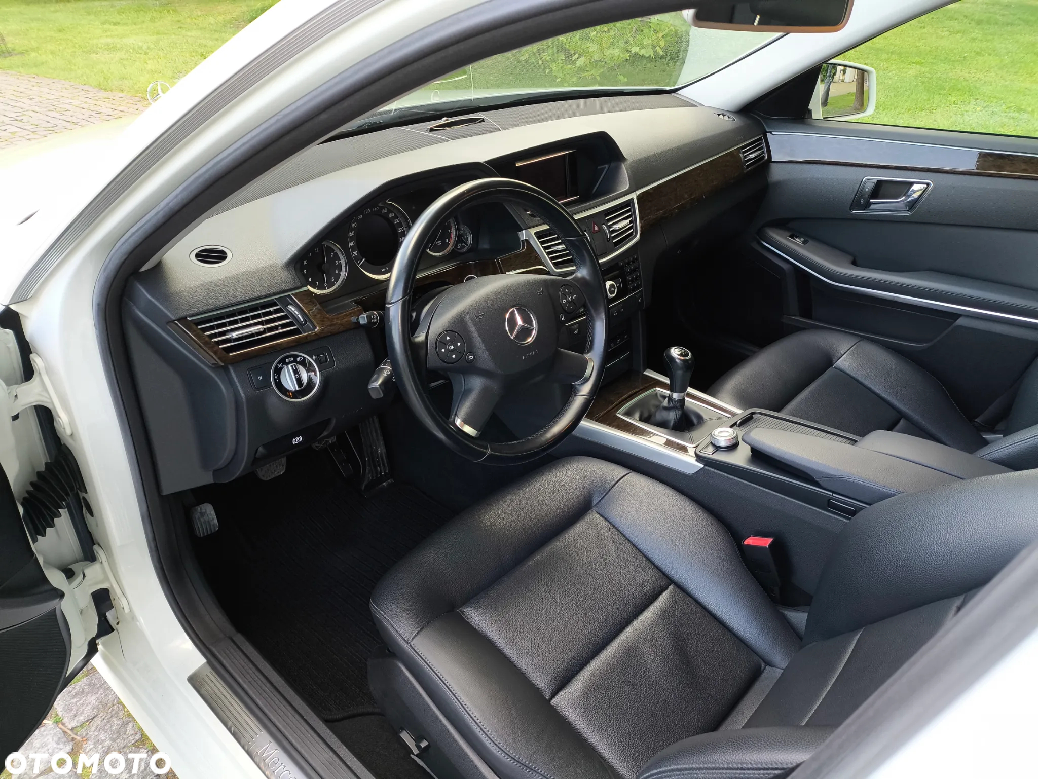 Mercedes-Benz Klasa E 200 T BlueEFFICIENCY - 16